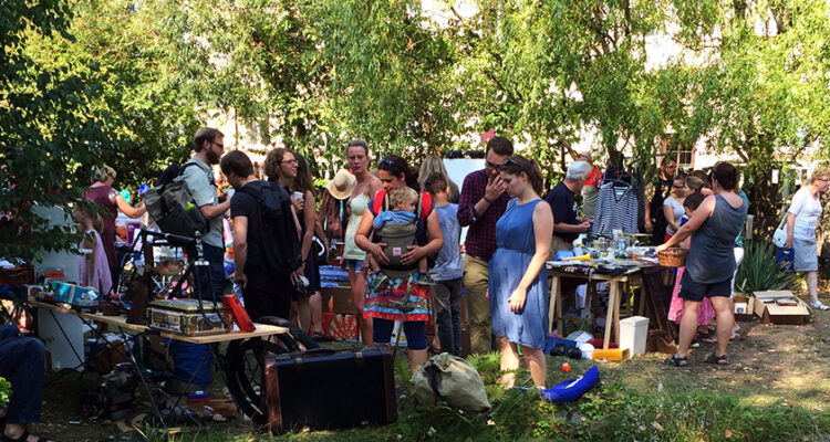 Flohmarkt auf der Pferderennbahn Scheibenholz in Leipzig